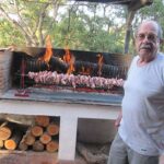 Il Sig. Giorgio mentre è all'opera in una delle sue grigliate Elba Residence (Isola d'Elba)